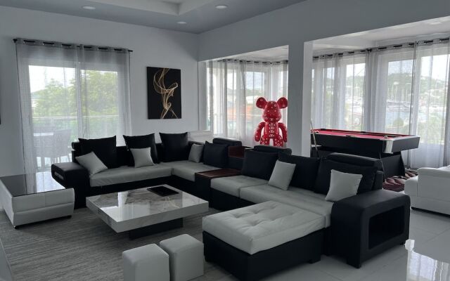 Luxury 5BD Loft in Prime Location