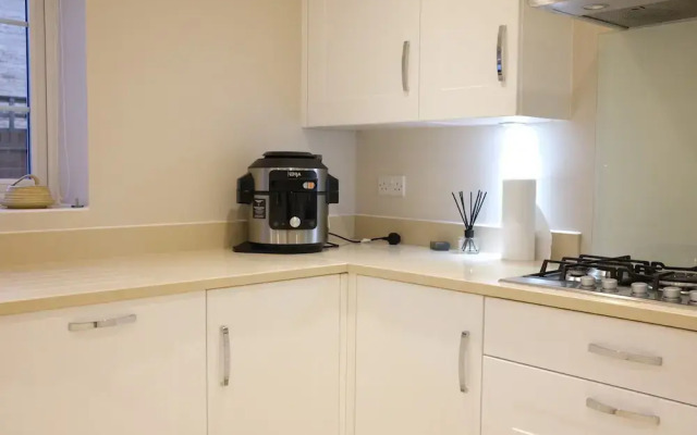 Bicester Villa - 6 Bed - Sleeps 14