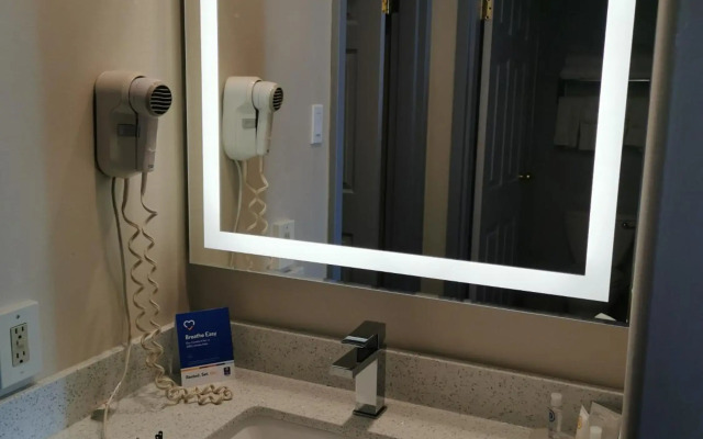 Comfort Inn & Suites University