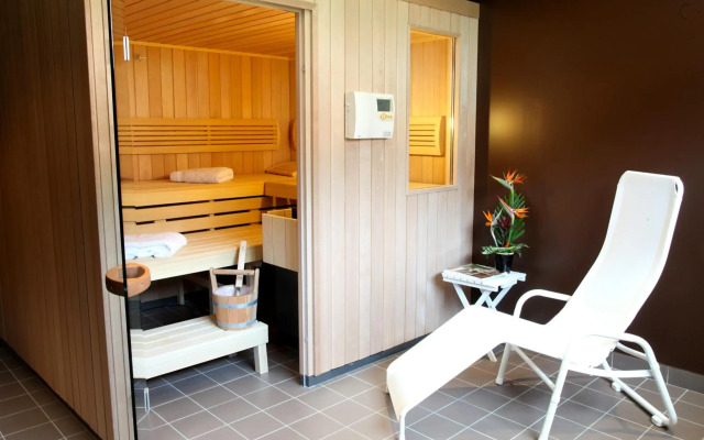 Hotel 202