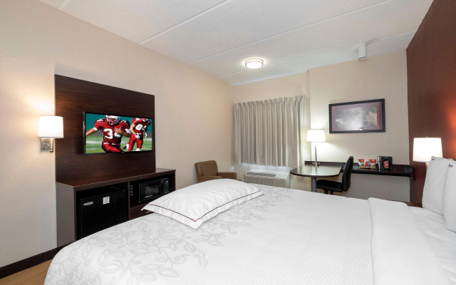 Red Roof Plus - Raleigh NCSU/ Convention Center