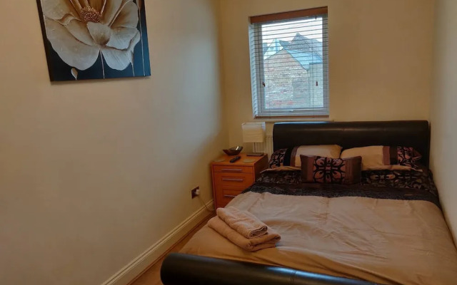 Waterfront Apartment In The Heart Of St Neots