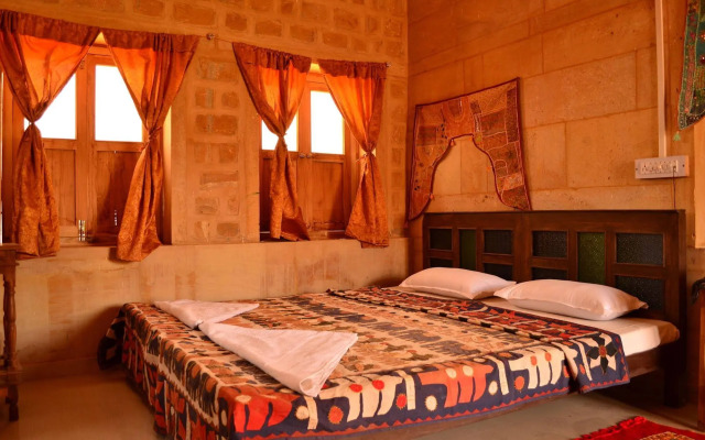 Arya Haveli Hotel