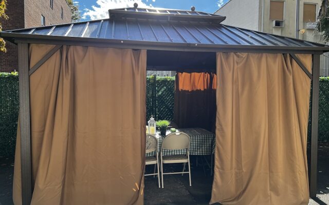 Cozy, Classy Duplex near NYC