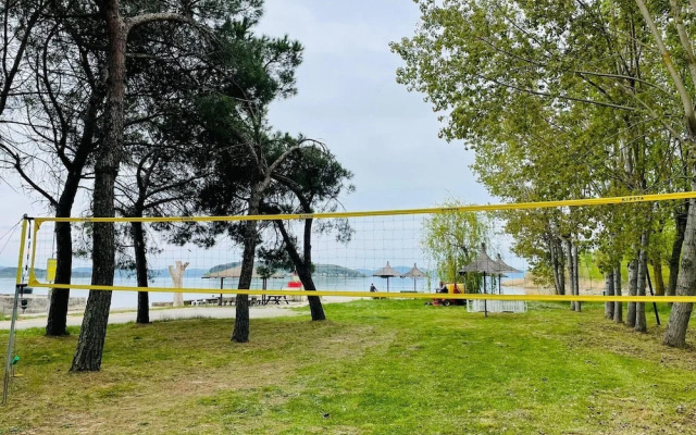 Well-kept Chalet With Covered Veranda on Lake Trasimeno