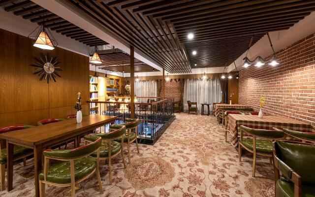 James Joyce Coffetel Harbin West High-speed Railway Station Wanda Plaza