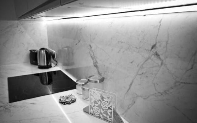 Apartment 81