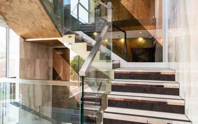 Wonderful Top-Floor Apartment
