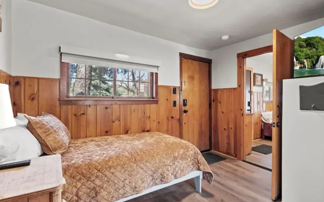 Timber Lodge Cabin 9
