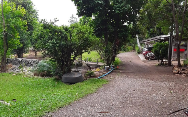 Baanrai Saiyoknoi Resort