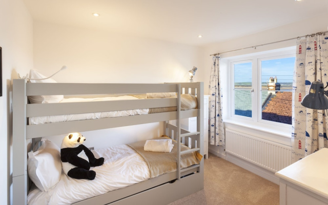 Appledore Home With Panoramic Estuary View