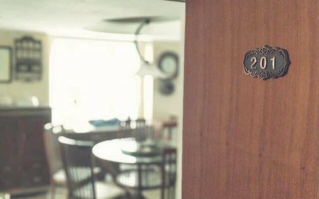 Designer's House B&B