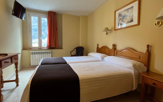 Hotel Joan Canejan