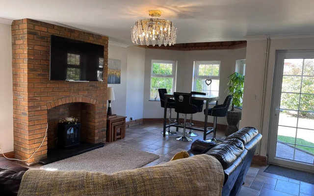 Build Your Memories hot Tub, Garden, Sleeps 14