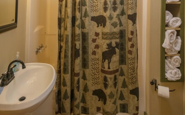 Hidden Creek Cabin Apartment