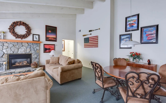 Waters Edge Jewel w/ Lake Views HOA Access!