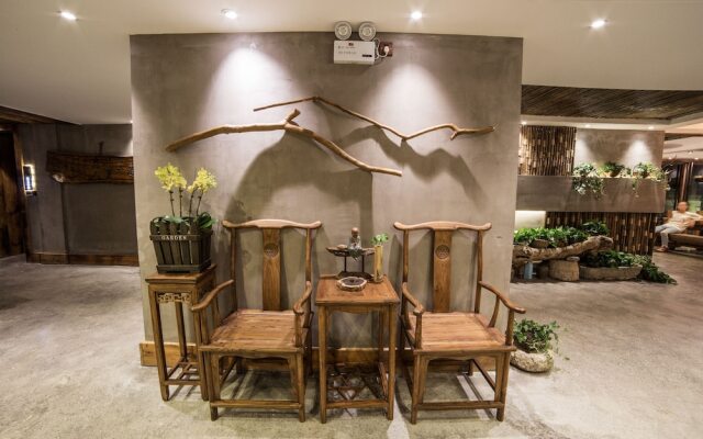 Xiyi Inn Tianmen Mountian