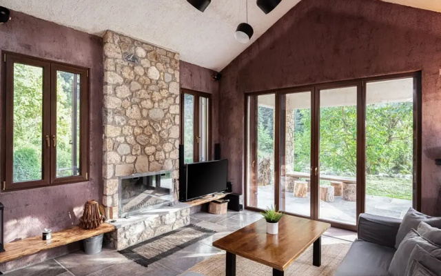 Hidden Stone Chalet
