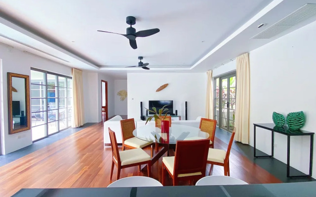 Luxe 2br Pool Villa Walk to Bangtao Beach