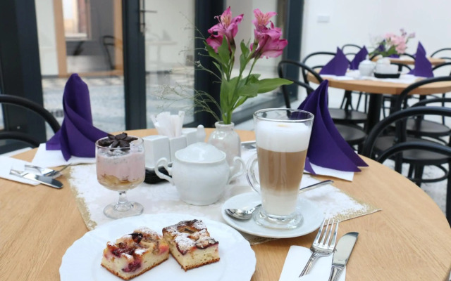 Hotel At the White Lily