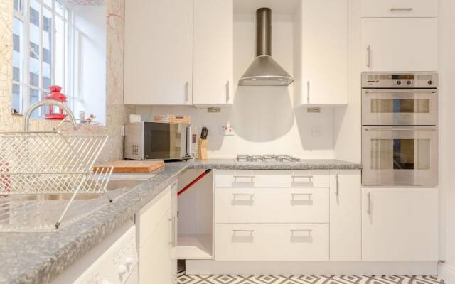 British Pad Near Earl's Court, Kens. & Hyde Park