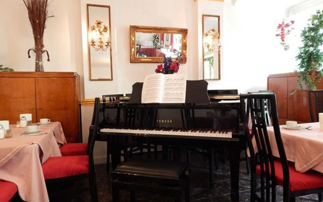 Montree Hotel