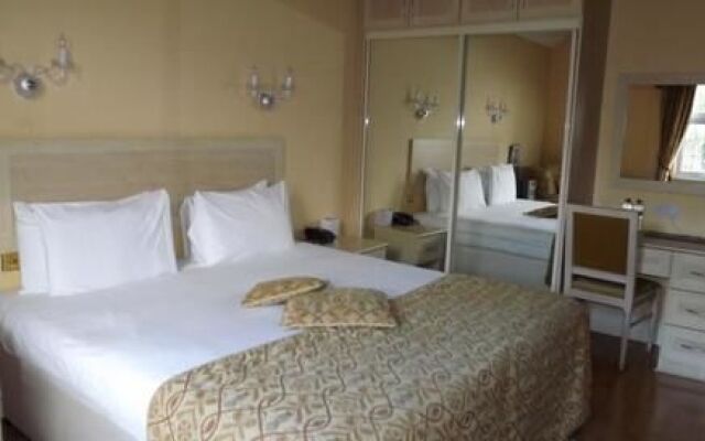 Grand Hotel