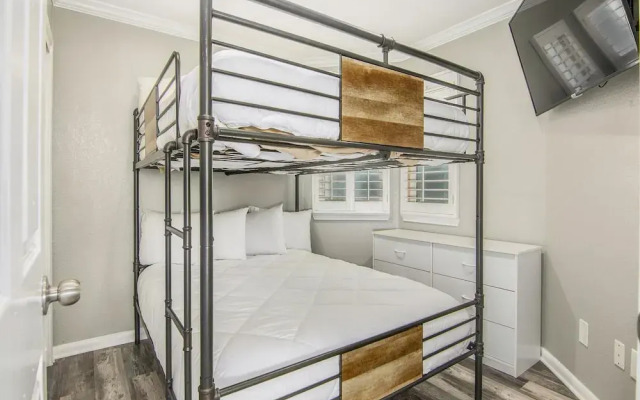 Seascape 2110 2 Bedroom Condo by RedAwning