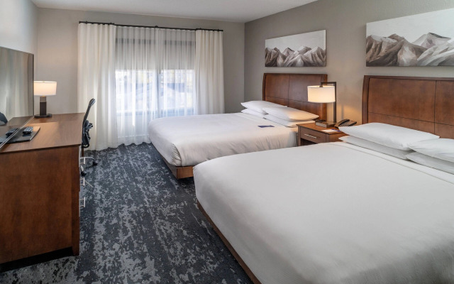 Delta Hotels by Marriott Huntington Mall