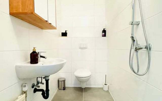 Affordable 4BR Apt Walk to FAC Platz