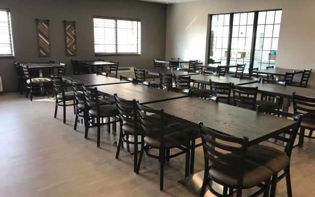 Blue Grass Inn & Suites