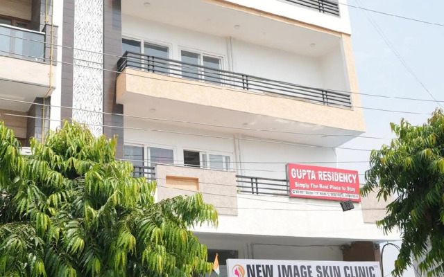 OYO Flagship 70002 Gupta Residency