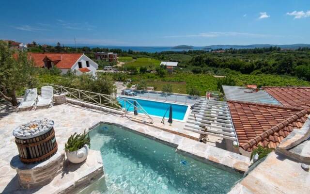 Three Holiday Homes - H1 Azur