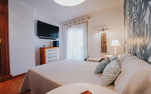 Villa con piscina a pie de playa