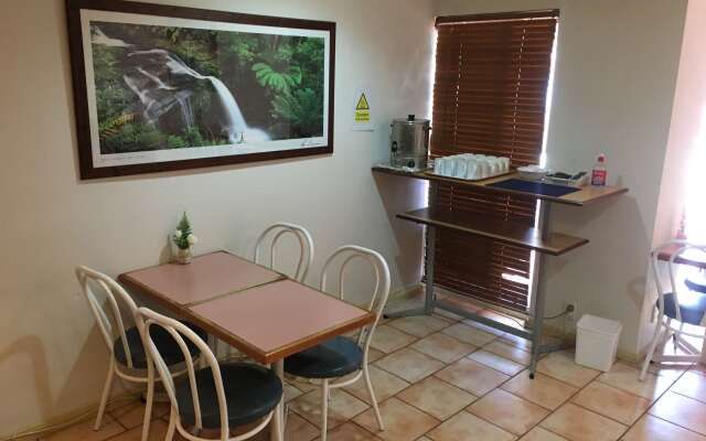 Across Country Motel and Serviced Apartments