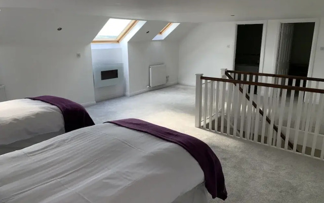 Village Tavern Apartment
