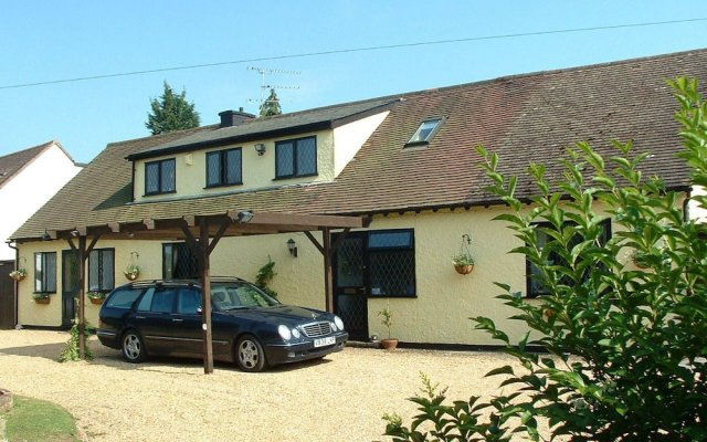 Greenways Lodge Nr Stansted Airport