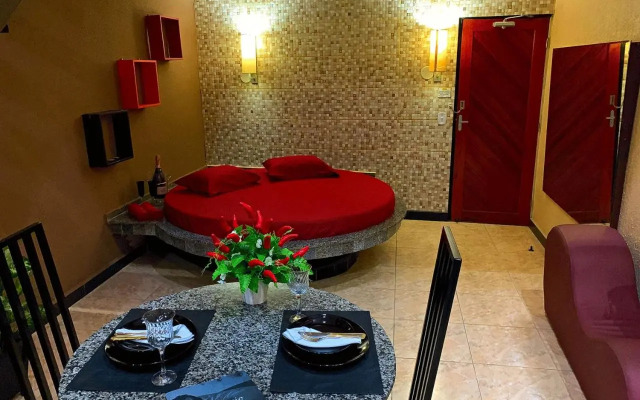 Motel Emoções (Adults Only)