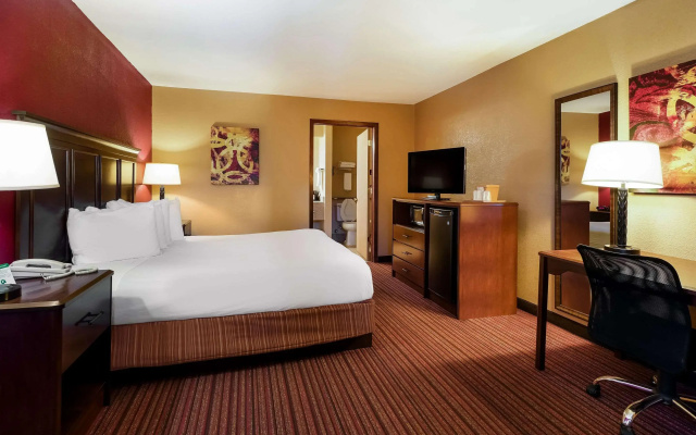 Quality Inn & Suites West Helena