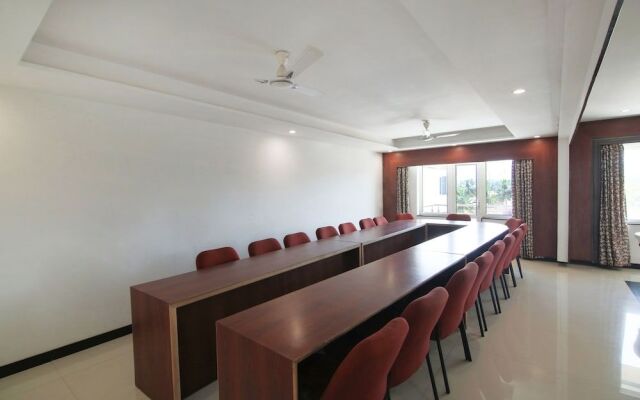 Capital O 30441 Hotel Durgada Siri