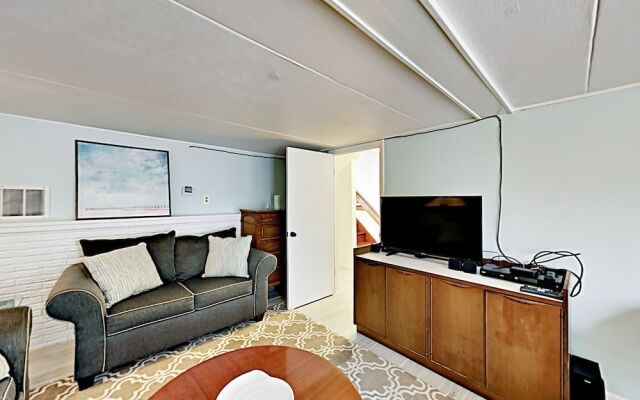 Cape Cod Retreat - 3 Br Home