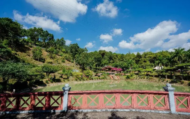 Bai Tu Long Mountain Resort