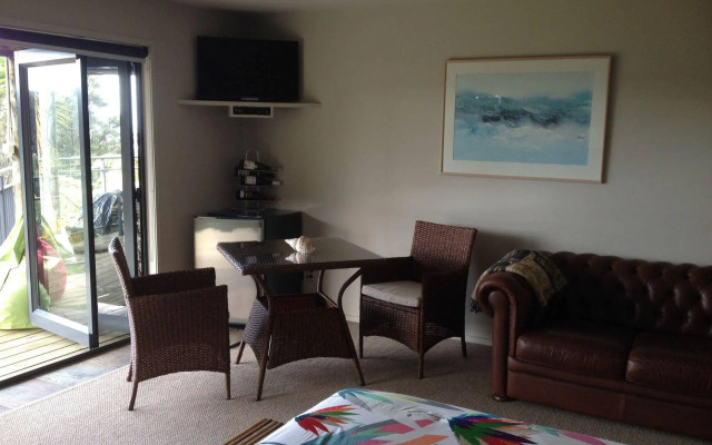 Whangamata Vistas B&B