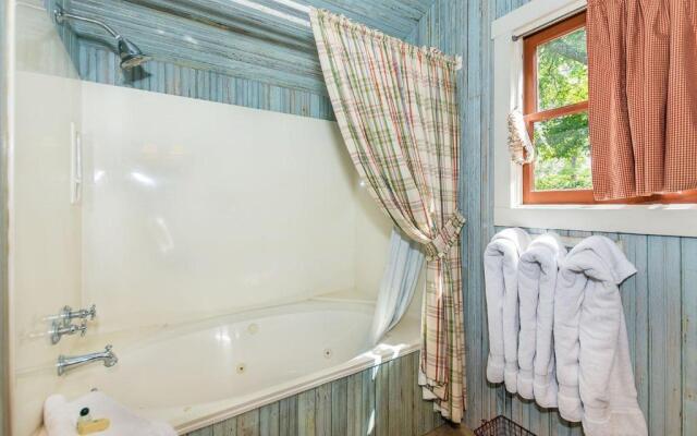 Ada's Peach Street Hideaway - Whole House