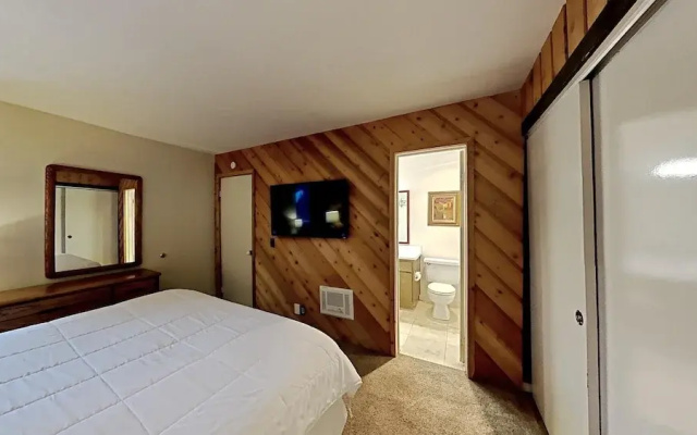 Cozy 4-Bedroom Home with Pool and Mountain View!