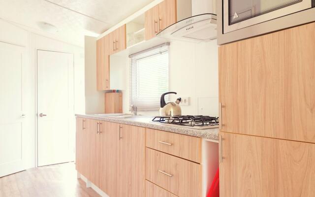 Comfortable chalet with a garden, at nature reserve