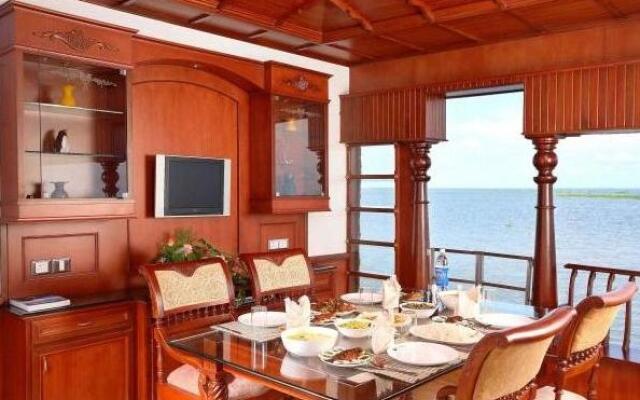 Sreekrishna Houseboat C/o Sreekrishna ayurveda Panchakarma Centre