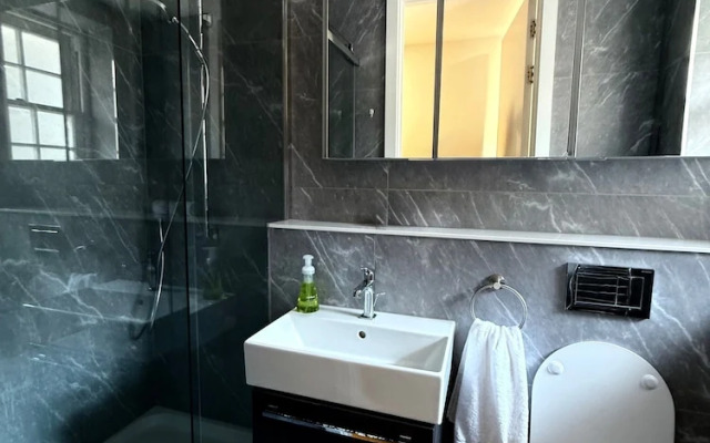 Central London Apartment With 2 Bedrooms -sleeps 6