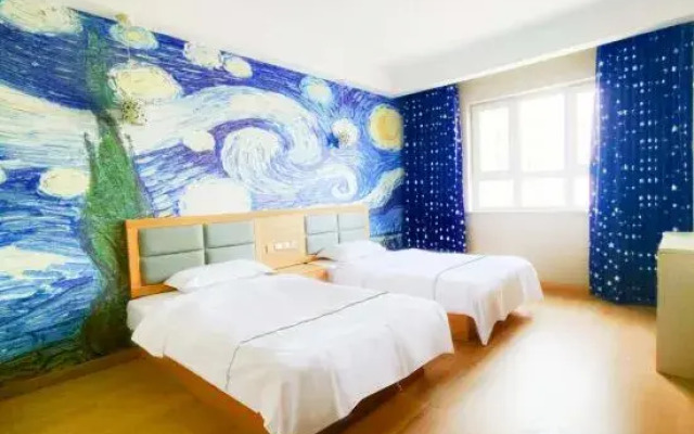 Qitai Shuiyun Tiancheng Theme Hotel