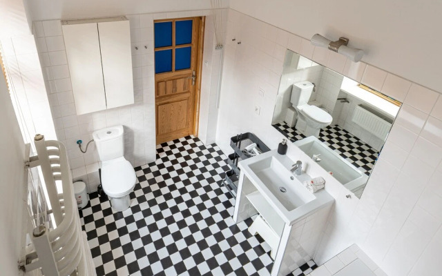 WS 3-Bedroom Old Town Apartment